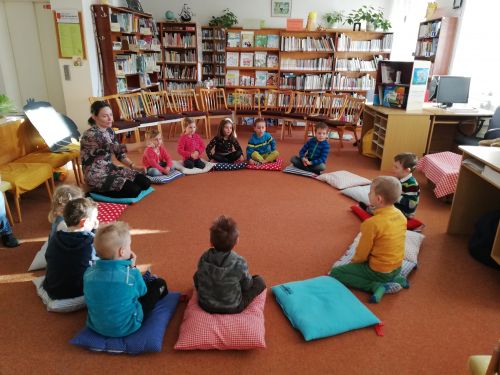 Fotoalbum Exkurze knihovna Břetislava Kafky v Červeném Kostelci- duben