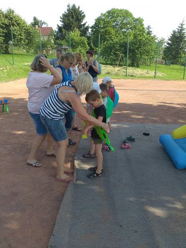 Fotoalbum Rozloučení s předškoláky - šipkovaná, hry na hřišti, červen