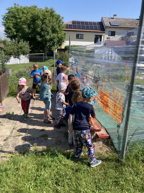 Fotogalerie MŠ Červená Hora - Letní malování ve školce, foto 1/5