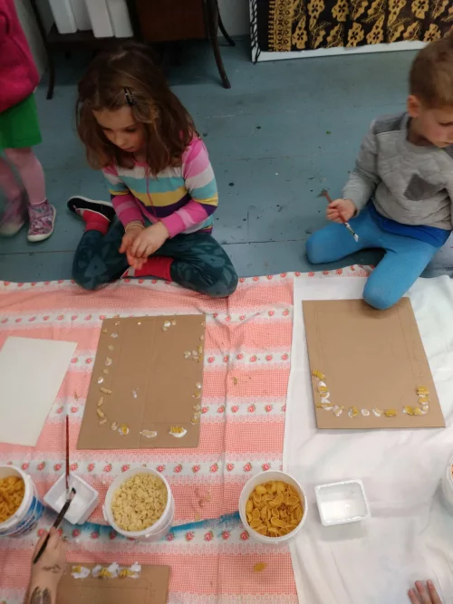 Fotogalerie MŠ Červená Hora - V ateliéru u paní Zlesákové- únor, foto 2/6