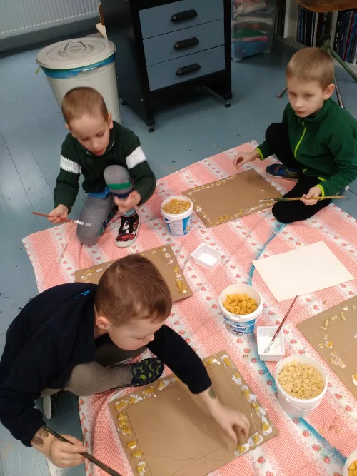 Fotogalerie MŠ Červená Hora - V ateliéru u paní Zlesákové- únor, foto 3/6