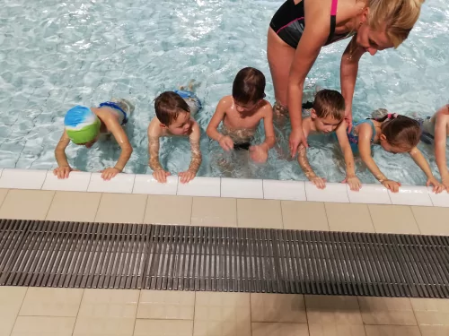 Fotogalerie MŠ Červená Hora - Plavecký kurz Náchod - 13.listopadu 2019 - 29. ledna 2020, foto 13/29