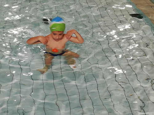 Fotogalerie MŠ Červená Hora - Plavecký kurz Náchod - 13.listopadu 2019 - 29. ledna 2020, foto 17/29