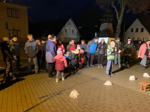 Fotogalerie MŠ Červená Hora - Rozsvěcení vánočních stromů Červená Hora a Žernov 2022, foto 3/18