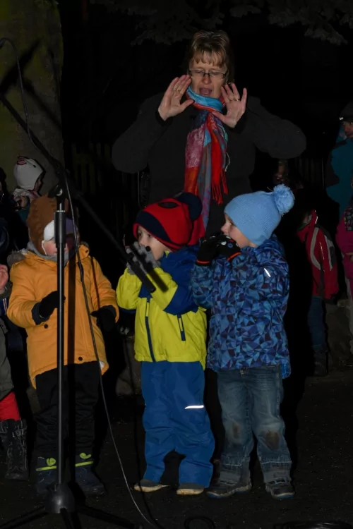 Fotogalerie MŠ Červená Hora - Rozsvěcení vánočních stromů Červená Hora a Žernov 2022, foto 9/18