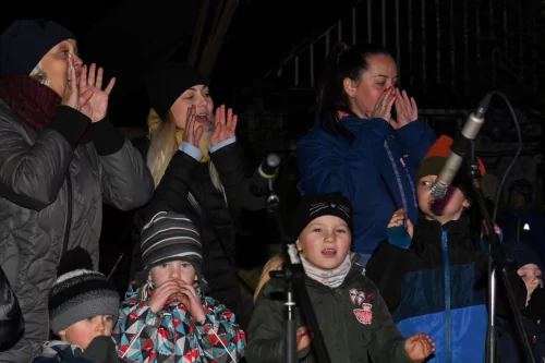 Fotogalerie MŠ Červená Hora - Rozsvěcení vánočních stromů Červená Hora a Žernov 2022, foto 10/18