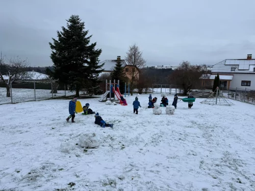 Fotogalerie MŠ Červená Hora - První hrátky se sněhem, foto 5/10