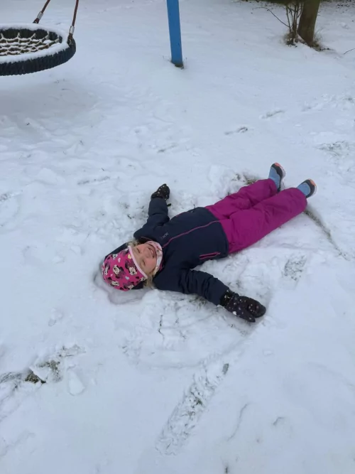 Fotogalerie MŠ Červená Hora - První hrátky se sněhem, foto 9/10