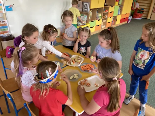 Fotogalerie MŠ Červená Hora - S maminkami na Bakov- Den matek 2025, foto 2/33