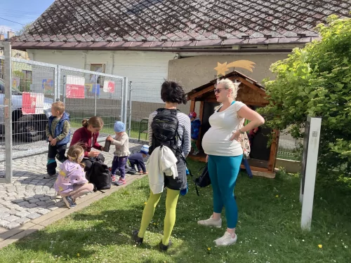 Fotogalerie MŠ Červená Hora - S maminkami na Bakov- Den matek 2025, foto 4/33