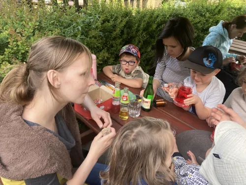 Fotogalerie MŠ Červená Hora - S maminkami na Bakov- Den matek 2025, foto 17/33