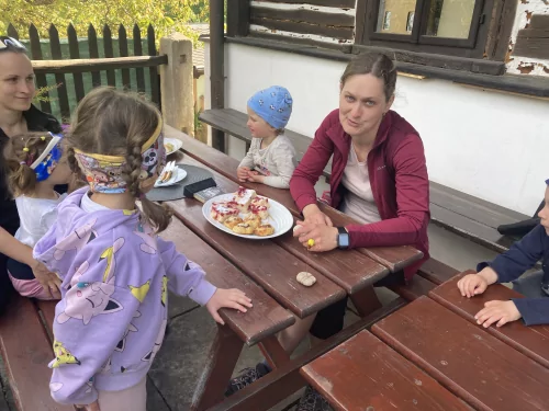 Fotogalerie MŠ Červená Hora - S maminkami na Bakov- Den matek 2025, foto 18/33