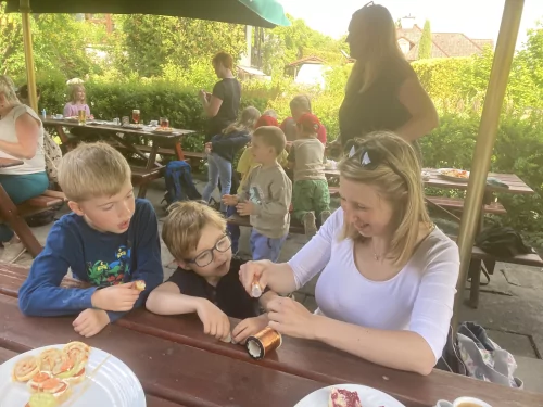 Fotogalerie MŠ Červená Hora - S maminkami na Bakov- Den matek 2025, foto 19/33