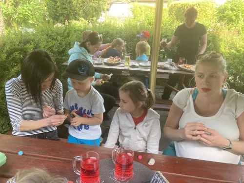 Fotogalerie MŠ Červená Hora - S maminkami na Bakov- Den matek 2025, foto 21/33