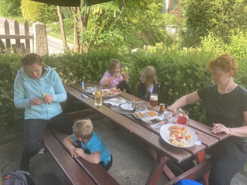 Fotogalerie MŠ Červená Hora - S maminkami na Bakov- Den matek 2025, foto 24/33