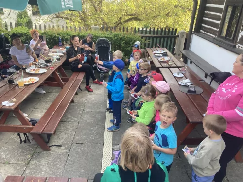 Fotogalerie MŠ Červená Hora - S maminkami na Bakov- Den matek 2025, foto 26/33