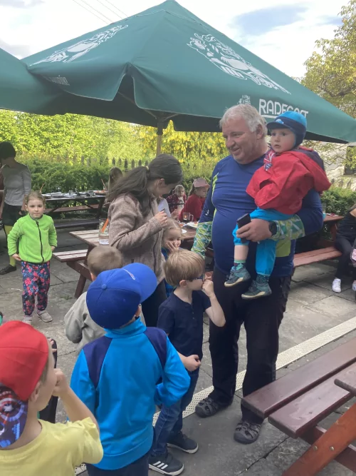 Fotogalerie MŠ Červená Hora - S maminkami na Bakov- Den matek 2025, foto 29/33