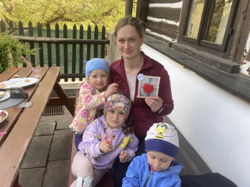 Fotogalerie MŠ Červená Hora - S maminkami na Bakov- Den matek 2025, foto 30/33