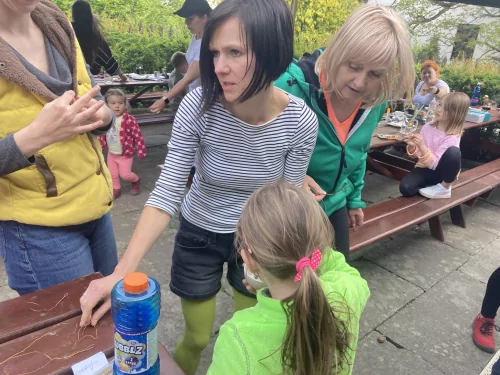 Fotogalerie MŠ Červená Hora - S maminkami na Bakov- Den matek 2025, foto 32/33