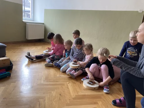 Fotogalerie MŠ Červená Hora - Jak se budí petrklíče, foto 3/8