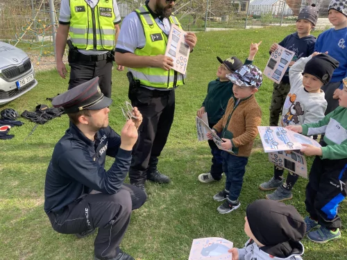 Fotogalerie MŠ Červená Hora - Dopoledne s policií ČR, foto 6/26