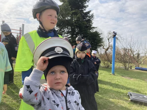 Fotogalerie MŠ Červená Hora - Dopoledne s policií ČR, foto 12/26