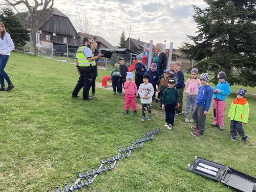 Fotogalerie MŠ Červená Hora - Dopoledne s policií ČR, foto 23/26