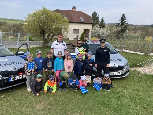 Fotogalerie MŠ Červená Hora - Dopoledne s policií ČR, foto 25/26
