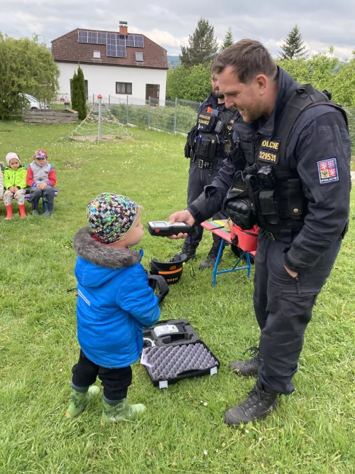 Fotogalerie MŠ Červená Hora - Dopoledne s policií ČR 2025, foto 5/24