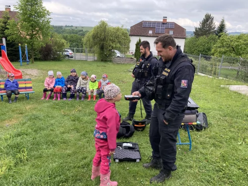 Fotogalerie MŠ Červená Hora - Dopoledne s policií ČR 2025, foto 6/24