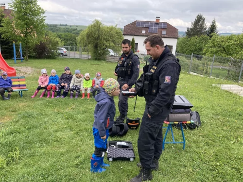 Fotogalerie MŠ Červená Hora - Dopoledne s policií ČR 2025, foto 7/24