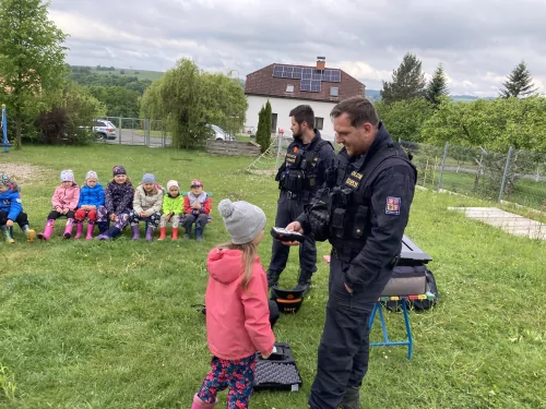 Fotogalerie MŠ Červená Hora - Dopoledne s policií ČR 2025, foto 9/24