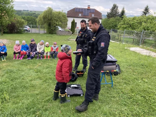 Fotogalerie MŠ Červená Hora - Dopoledne s policií ČR 2025, foto 10/24