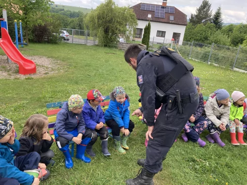 Fotogalerie MŠ Červená Hora - Dopoledne s policií ČR 2025, foto 12/24