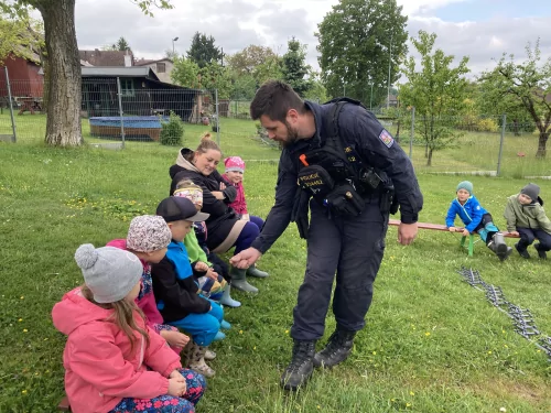 Fotogalerie MŠ Červená Hora - Dopoledne s policií ČR 2025, foto 13/24
