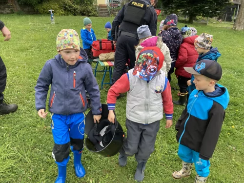 Fotogalerie MŠ Červená Hora - Dopoledne s policií ČR 2025, foto 17/24