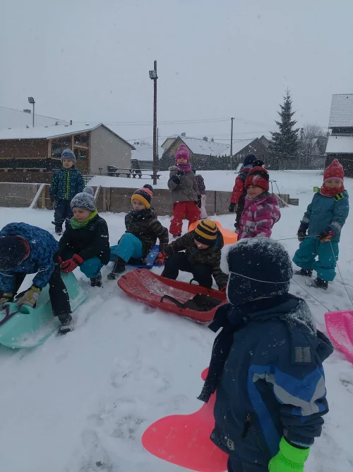 Fotogalerie MŠ Červená Hora - Na sněhu - únor, foto 2/3