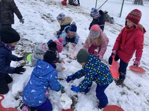 Fotogalerie MŠ Červená Hora - Řádíme v prvním sněhu, foto 3/7