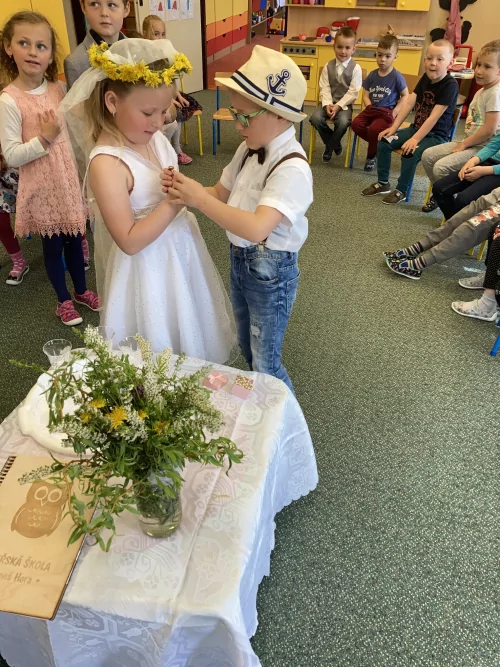 Fotogalerie MŠ Červená Hora - A byla svatba, foto 10/18