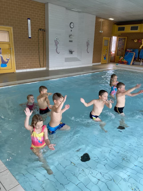 Fotogalerie MŠ Červená Hora - První plavání, foto 5/9