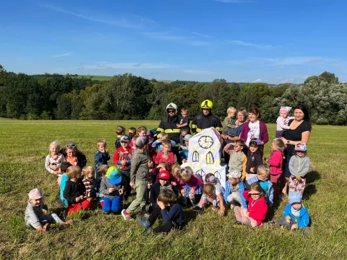 Fotogalerie MŠ Červená Hora - Návštěva MŠ Studánka a hasiči SDH Lhota Červený Kostelec, foto 11/20