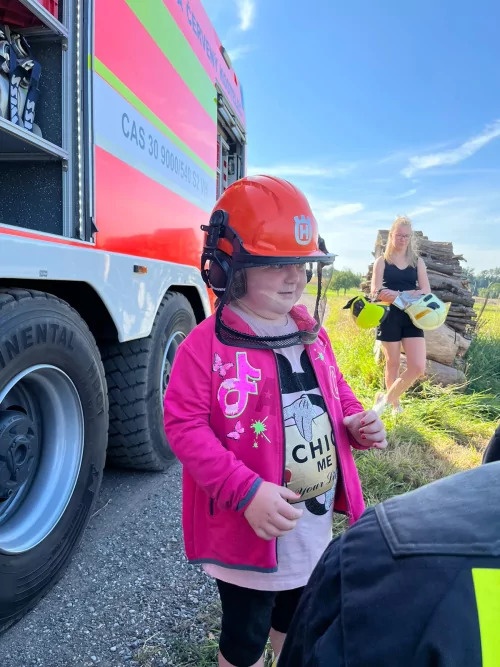 Fotogalerie MŠ Červená Hora - Návštěva MŠ Studánka a hasiči SDH Lhota Červený Kostelec, foto 15/20