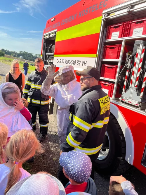 Fotogalerie MŠ Červená Hora - Návštěva MŠ Studánka a hasiči SDH Lhota Červený Kostelec, foto 20/20