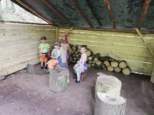 Fotogalerie MŠ Červená Hora - U řeky Úpy a na borůvkách, foto 10/20