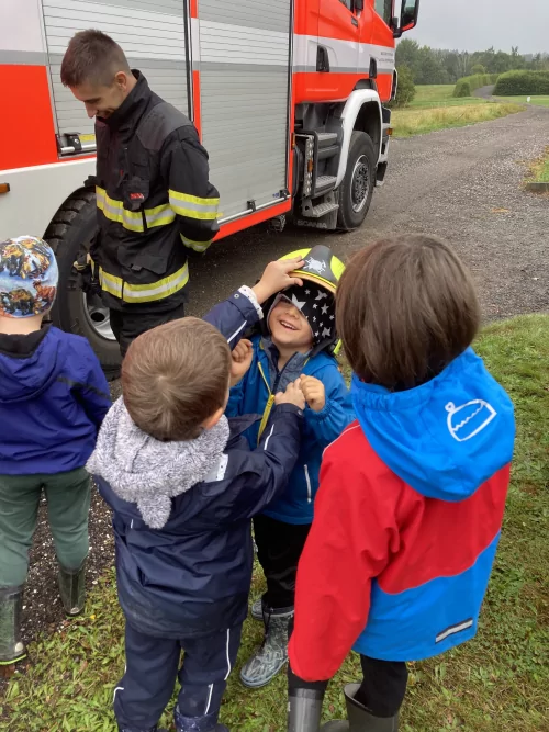Fotogalerie MŠ Červená Hora - Dopoledne s hasiči Červený Kostelec Lhota, foto 13/14