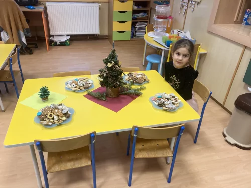 Fotogalerie MŠ Červená Hora - Vánoce, u stromečku, foto 9/21