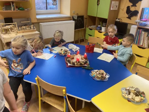 Fotogalerie MŠ Červená Hora - Vánoce, u stromečku, foto 10/21