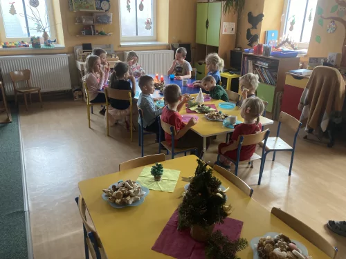 Fotogalerie MŠ Červená Hora - Vánoce, u stromečku, foto 12/21