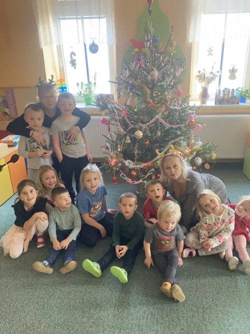 Fotogalerie MŠ Červená Hora - Vánoce, u stromečku, foto 14/21