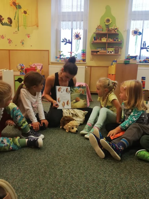 Fotogalerie MŠ Červená Hora - Knihovna u nás - setkání s tetou Kristýnou, foto 3/34